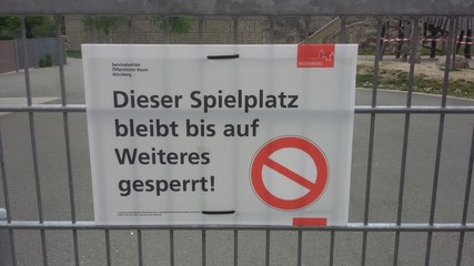 German sign saying playground is closed due to corona virus