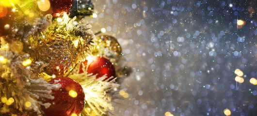 Obraz na płótnie Canvas Christmas tree with decoration and lighting