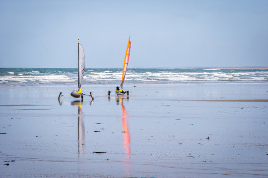 char &agrave; voile sur la plage de Penthi&egrave;vre