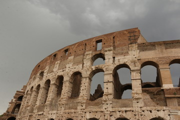 Obraz premium Colosseo before the Rain 