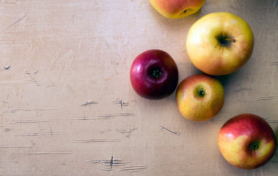Background with fresh apples that lie on the table.