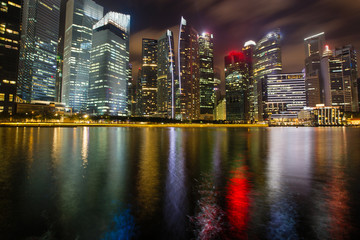 Obraz premium Views of Marina Bay business district at night, Singapore.
