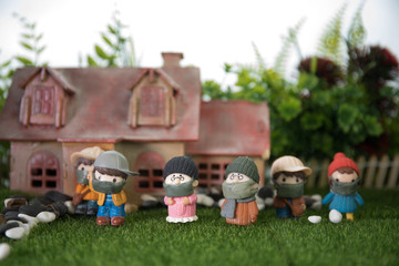 Miniature people : Merchants and citizens wearing masks to protect against viruses at the market. People wear masks to prevent New type COVID-19 pneumonia. Coronavirus and Covid-19 concept.