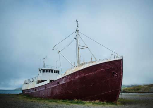 Gardar Ba64, Iceland's oldest ship, built in 1912 in Norway. Patreksfj&ouml;r&eth;ur, Western Fjords, Iceland, Atlantic Ocean 