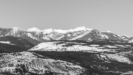 Obraz premium black and white Panoramic of the rocky mountains in british columbia Canada.