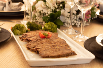 sliced ​​file mignon with table set