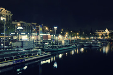 Obraz na płótnie Canvas shot of Amsterdam at night