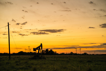 Fototapeta na wymiar A landscape view of an oil drill in central Texas
