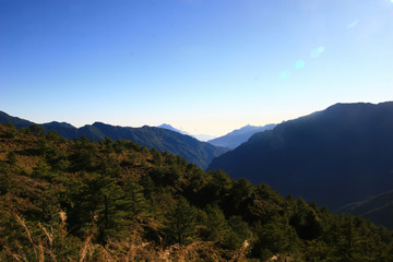 Sunny view of the Hehuan North Peak Trail