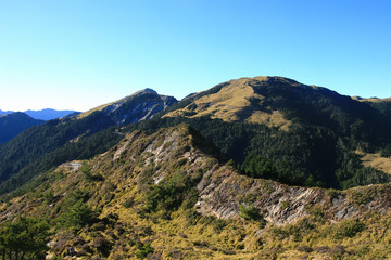 Sunny view of the Hehuan North Peak Trail