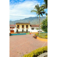 Monumentos, cielos, animales y flores de Colombia. 