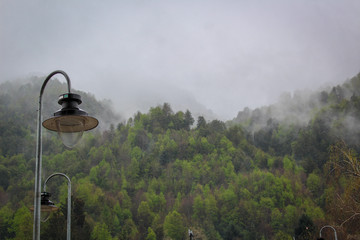 La niebla cubre las montañas que separan a Chile con Argentina.