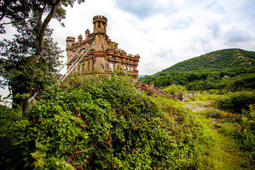 Naklejka premium Bannerman Castle Arsenal Armory on Pollepel Island Hudson River, New York