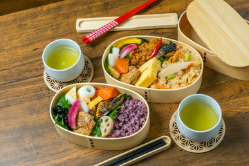 お弁当　Japanese style famous lunch box (bento)