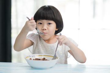 child eating food, happy time, breakfast
