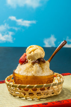 和風ほうじ茶 かき氷　japanese type of epidemic shaved ice