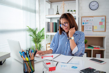 Business women work hard to achieve goals and succeed in work. © PBXStudio