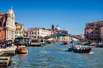 Fototapeta na wymiar venedig, italien - canale grande an der ponte degli scalzi