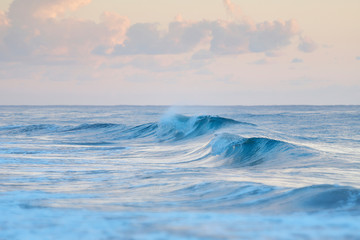 Obraz na płótnie Canvas Waves on the beach at sunrise.