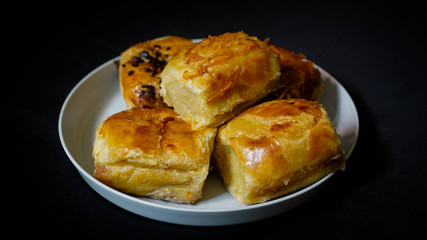 Packed banana bolen and plates.