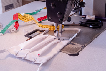 Fabrication de masques lavables pour la protection du visage contre virus du covid-19, coronavirus, allergie, épidémie et pandémie mondiale.