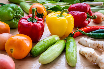 Fototapeta na wymiar colorful fresh vegetables