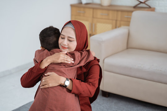 Asian Mother Hugging Her Child When Apologizes On The Day Of Eid Mubarak At Home