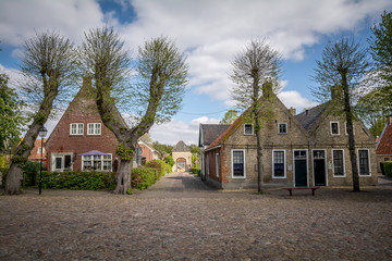 Obraz premium bourtange centre, old houses and in the back a gate