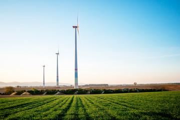 3 large wind turbines are located in the agricultural Rhine plain near Landau