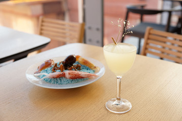 Simple cocktail and glass table decoration