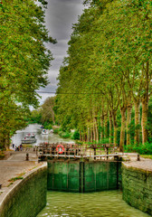 Fototapeta na wymiar Écluse sur le canal du Midi à Castelnaudary, France