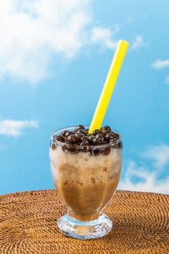 タピオカミルクティー　Milk tea with black tapioca bubble