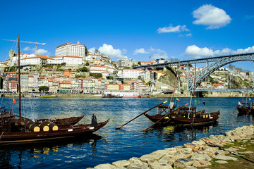 Obraz premium Beautiful landscape. View of two boats and a river, in the background a bridge and a city