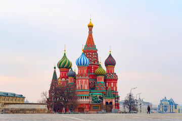 Fototapeta premium Empty Red Square and St. Basil's Cathedral in Moscow during the quarantine due to the coronavirus pandemic
