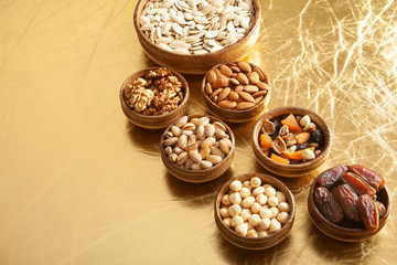 mixed nuts and dried fruits