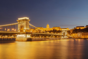 Naklejka premium The Szechenyi Chain Bridge in Budapest, Hungary.