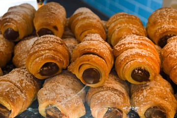 Dulce de leche-filled canoncitos.