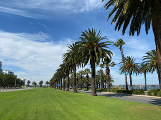 パースのスワン川沿いのリバーサイドドライブ
