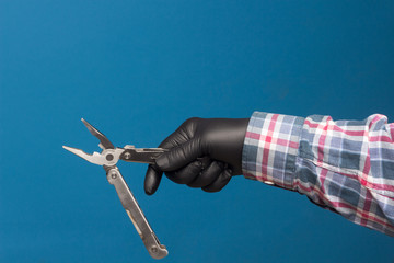 Obraz premium Multipurpose tool to get out of trouble at a certain time