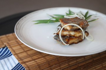 food, plate, meal, white, dinner, dish, gourmet, restaurant, cuisine, fillet, green, delicious, sauce, lunch, cooked, bamboo, onion