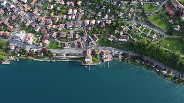 Thuner See von oben &mdash; Hilterfingen