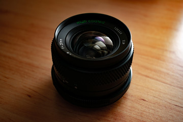 Lente fotográfica objetivo de cámara de fotos.