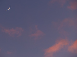 Mondaufgang mit Mondsichel