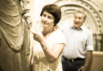 middle aged men and women collector evaluates the exhibition inl museum