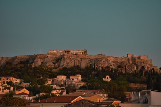 Acr&oacute;polis de Atenas desde la lejan&iacute;a.