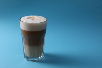 Latte Macchiato im Glas - Kaffee - Latte - Milchkaffee