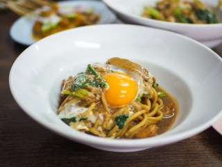Stir fried noodle with egg