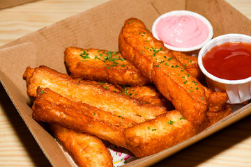 Cheese fries or cheesy chips