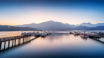 Obraz premium Sun Moon Lake at sunrise in Nantou, Taiwan.