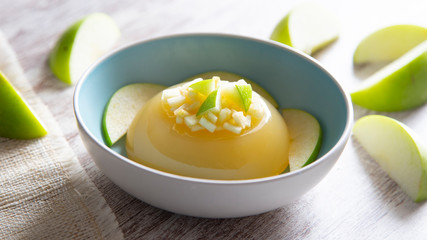 Apple gelatine with fresh fruit